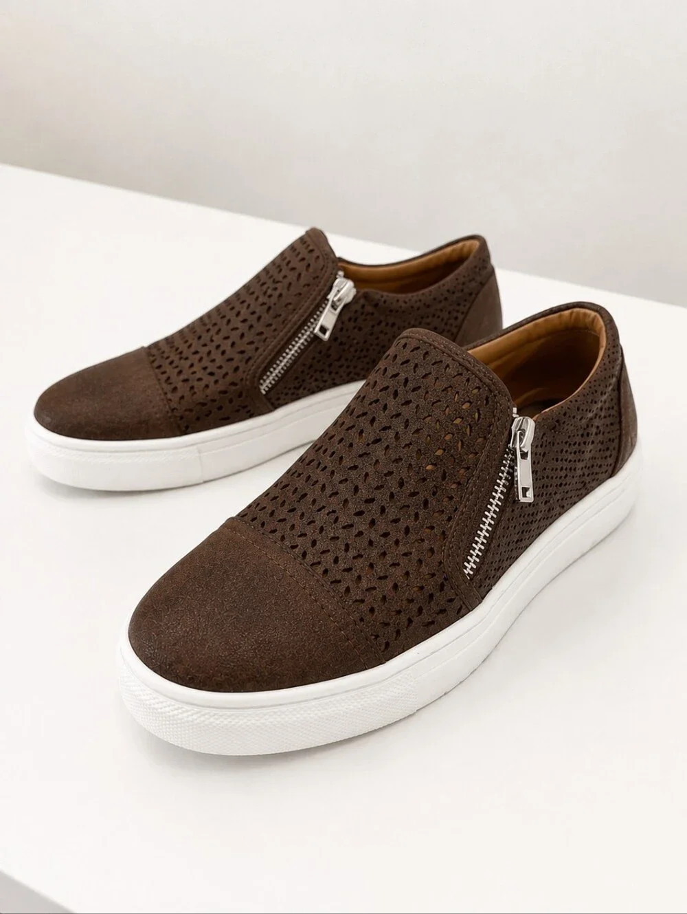 REPORT Slip-on Sneakers with side zipper